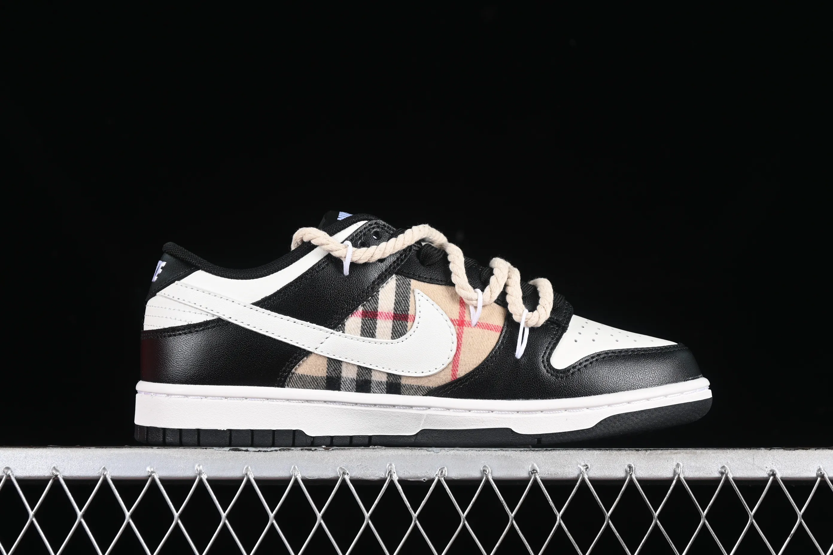 All categories Nk SB Dunk series Nk SB Dunk Low low-top sneakers Nk Dunk Low Fire Heart Scottish distressed panda beige SB deconstructed strap low-top casual sneakers DD1391-100